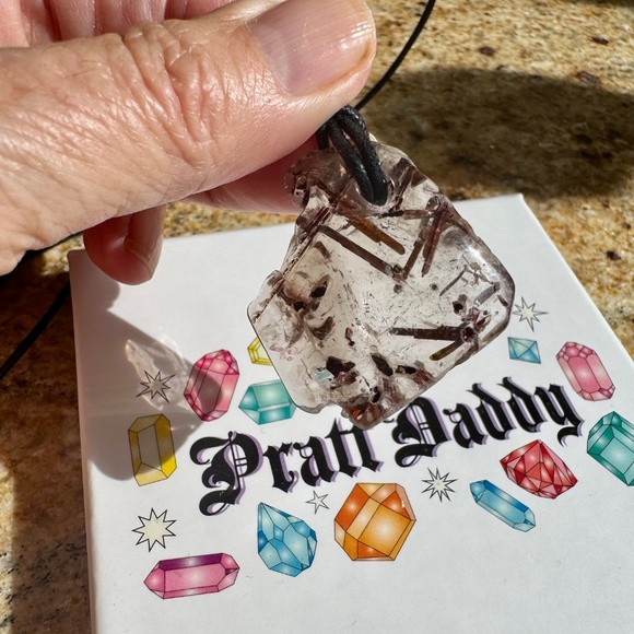 Pratt Daddy Unisex Quartz with Red Epidote Pendant - Picture 4 of 4